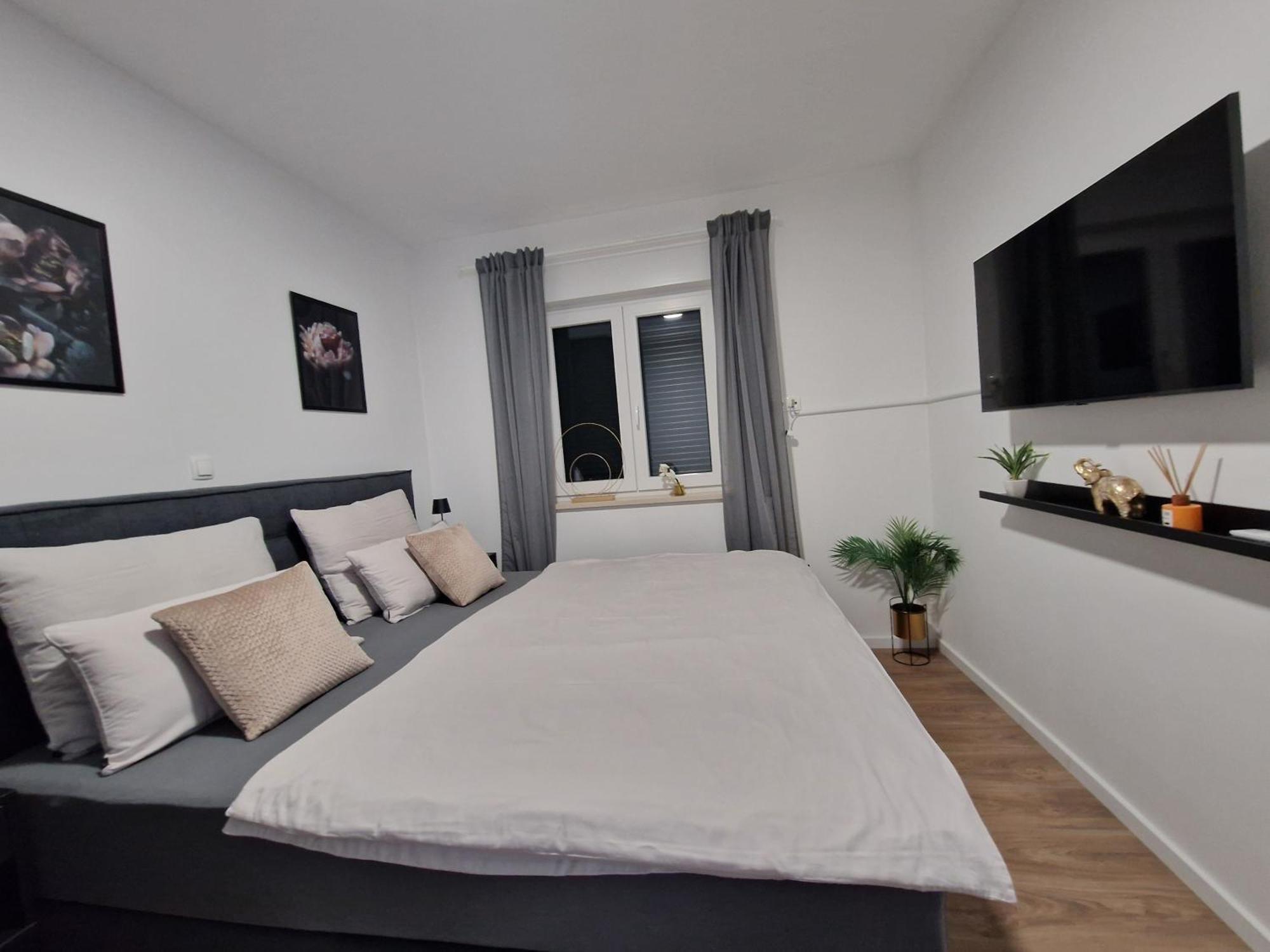 Deluxe Apartment Mila Nin Extérieur photo